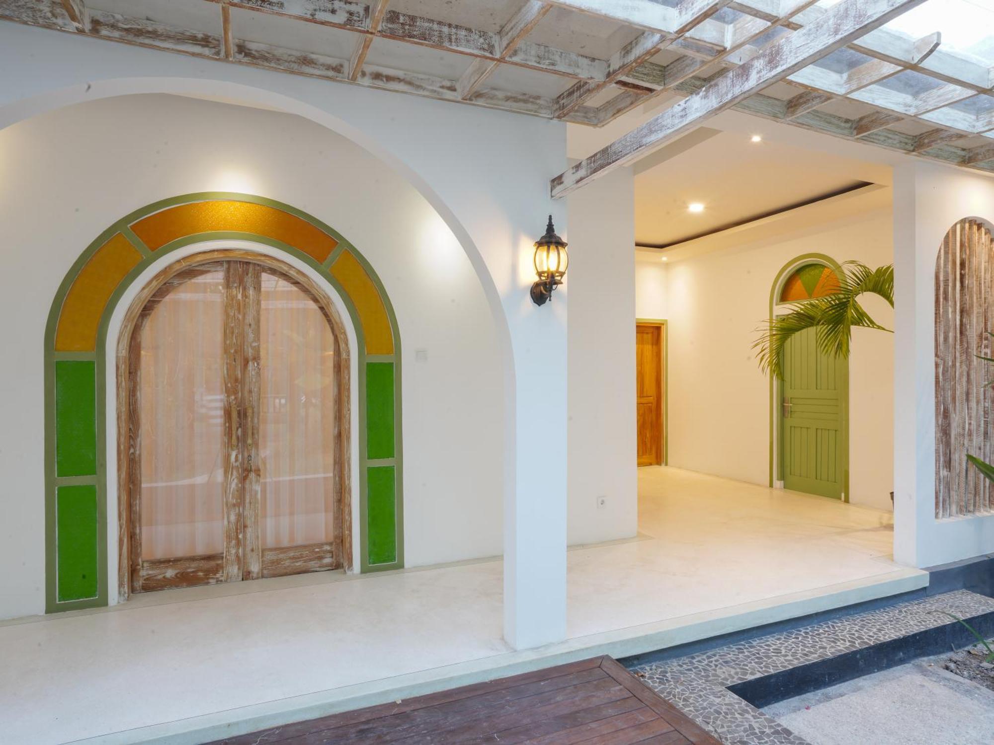 Puri Rinjani Bungalows & Hostel Kuta  Экстерьер фото
