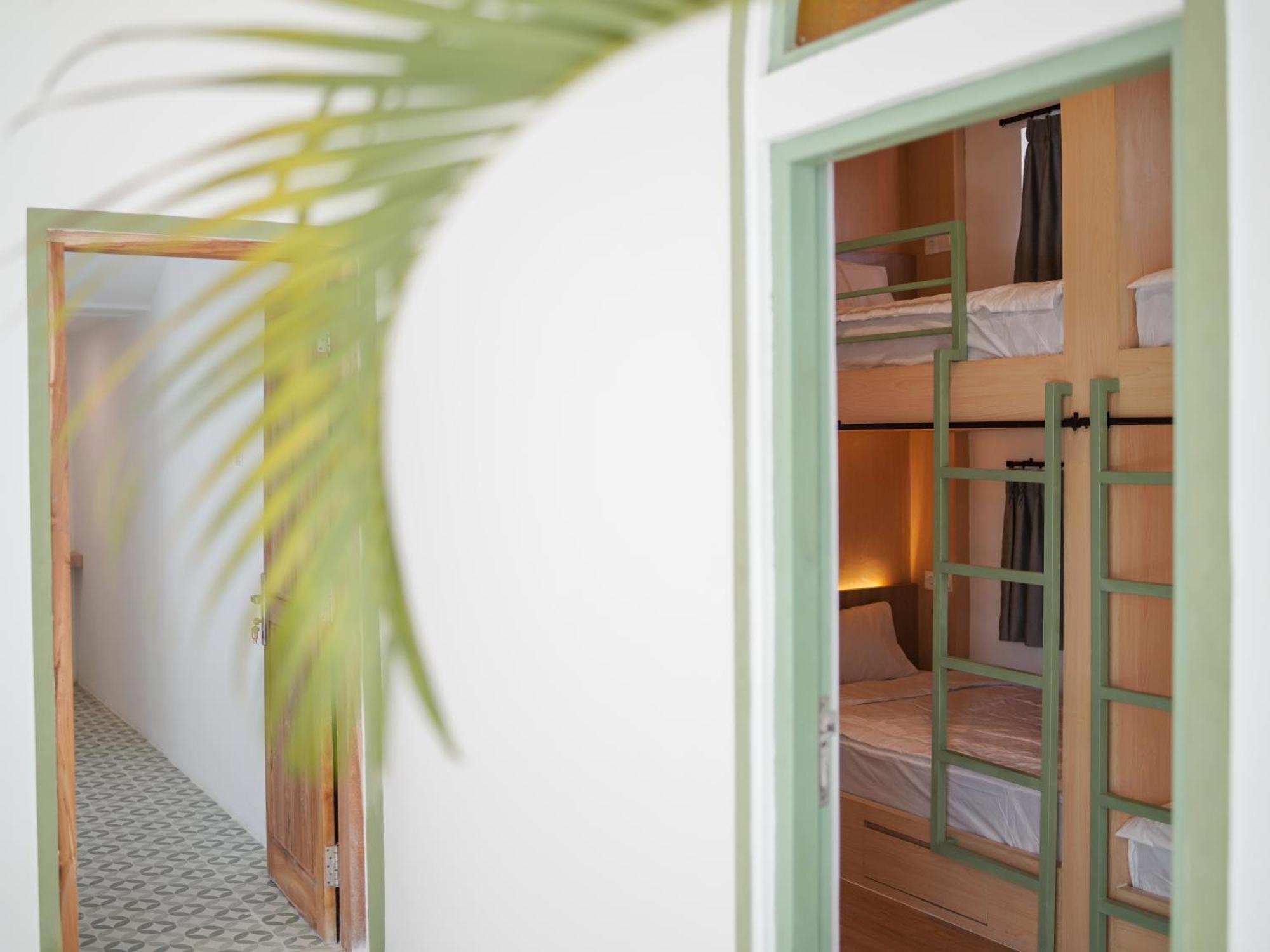 Puri Rinjani Bungalows & Hostel Kuta  Экстерьер фото