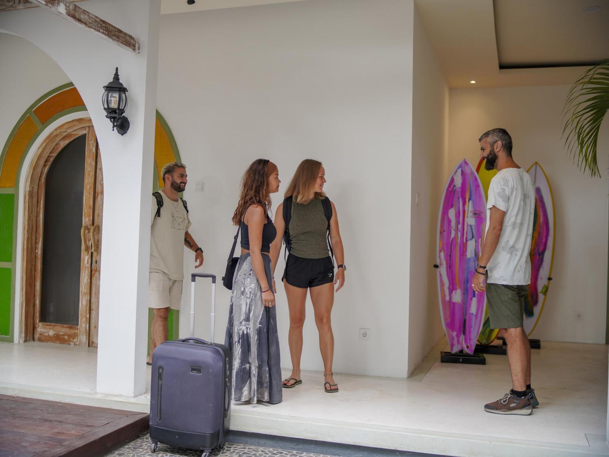 Puri Rinjani Bungalows & Hostel Kuta  Экстерьер фото